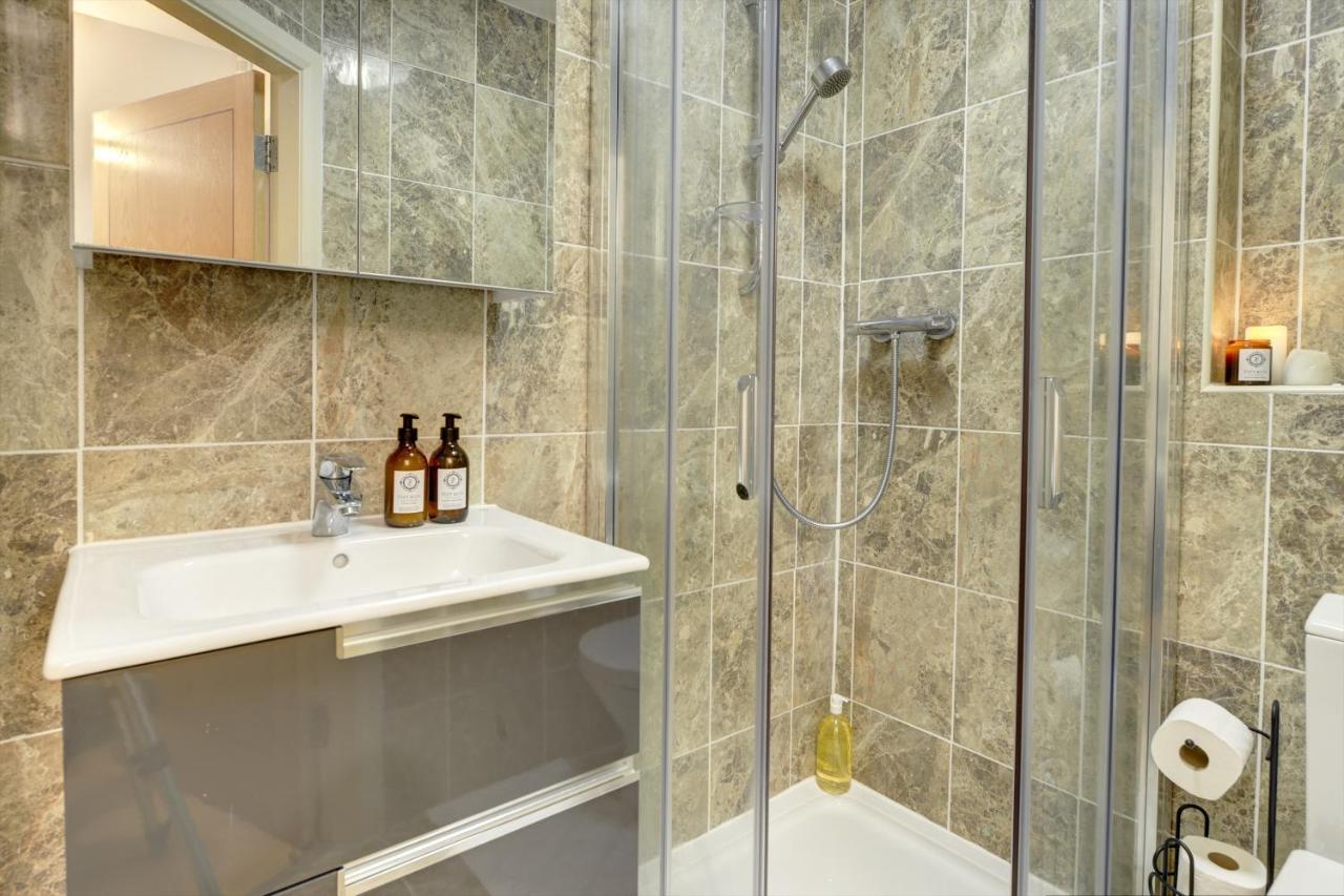City Centre, 2 Bedroom, Secured Parking, 3 King Bed, Wifi Sleep 6 Guest Comfortable On Three King Size Beds, Jewellery Quarter , Birmingham City Centre , Allocated Secured Parking Exteriör bild