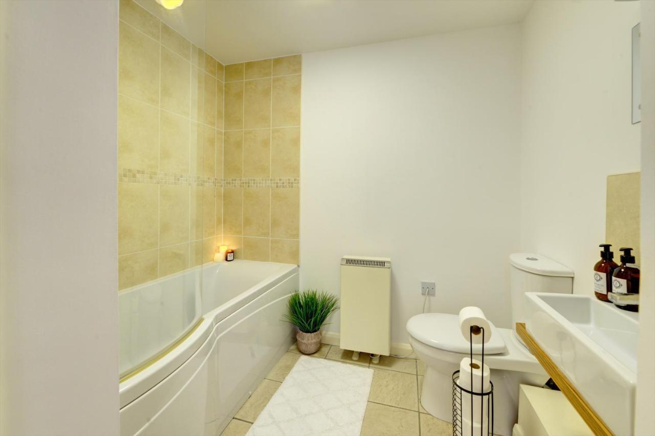 City Centre, 2 Bedroom, Secured Parking, 3 King Bed, Wifi Sleep 6 Guest Comfortable On Three King Size Beds, Jewellery Quarter , Birmingham City Centre , Allocated Secured Parking Exteriör bild